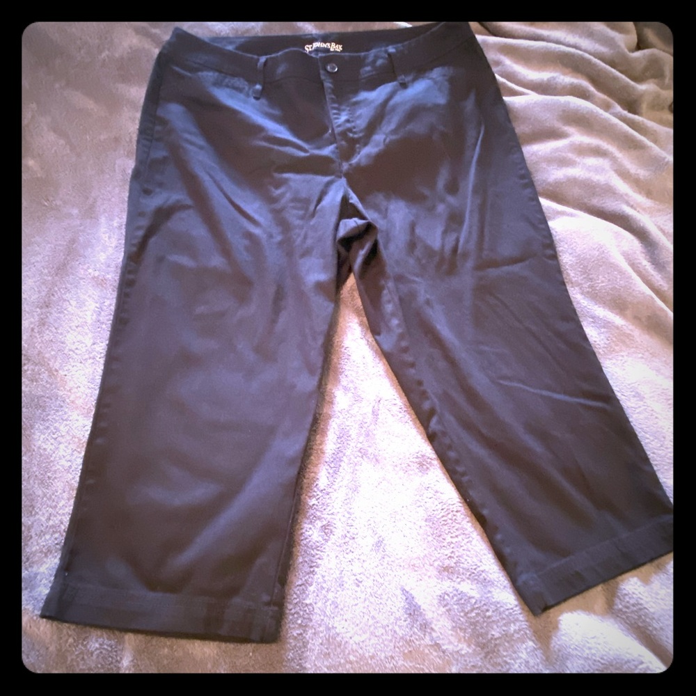 St John’s Bay Black Capris Pants